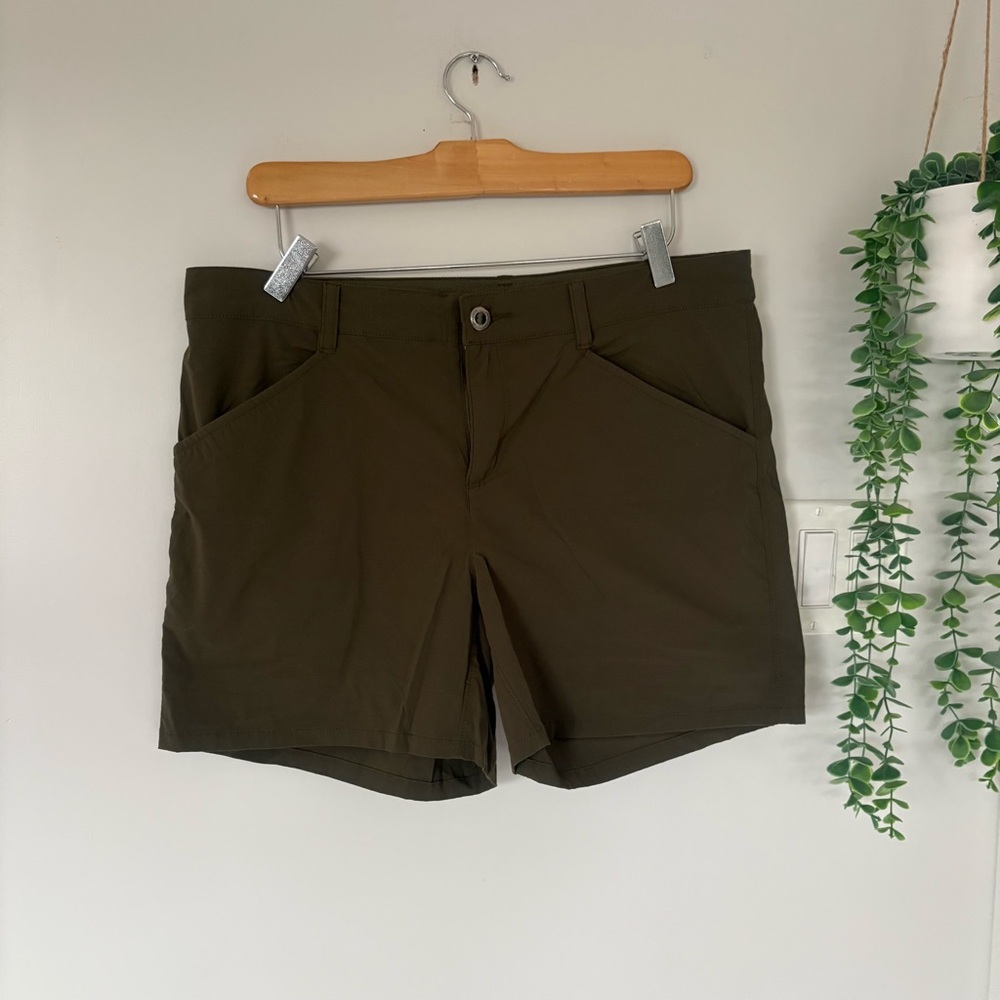 Patagonia Women’s Quandary Shorts 5” Inseam Basin Green Size 10